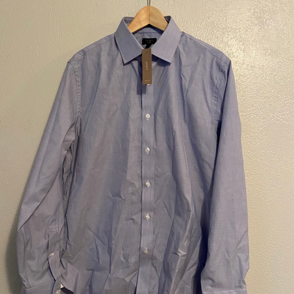 NWT Classic Ludlow Button Up